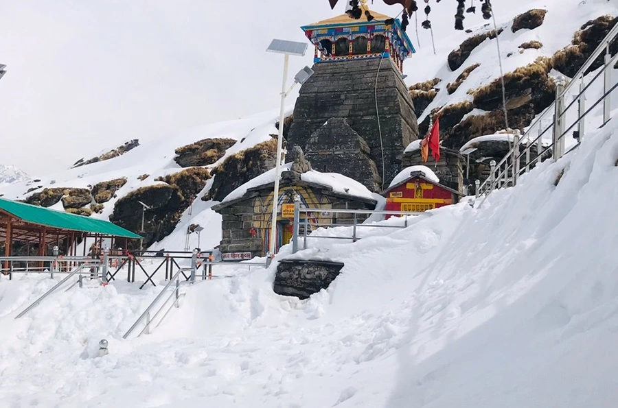 Tungnath temple fully covered in snow