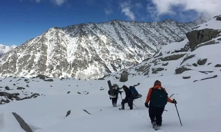 Minkiyani pass trek- the best pass trek near Mcleodganj