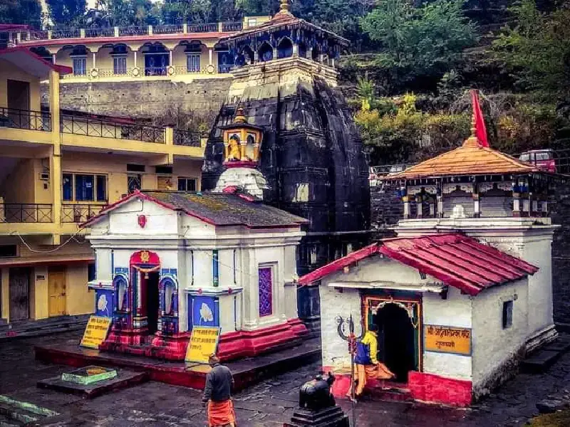 a view of guptkashi temple in guptakashi