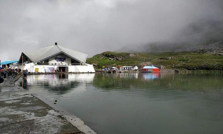 Hemkund Sahib Gurudwara in Uttarakhand