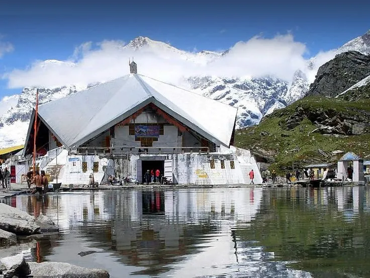 Shree Hemkund Sahib Gurudwara and Lokpal lake