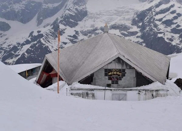 Snow covered Hemkund sahib gurudwara