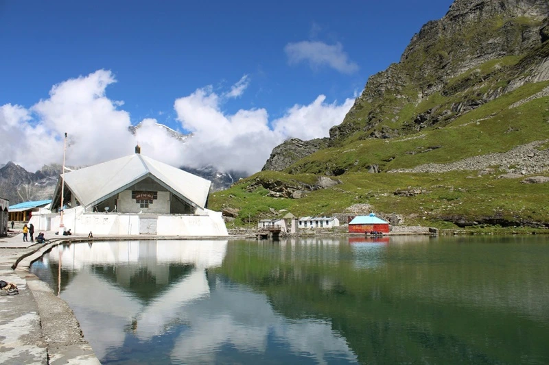 Heighest gurudwara of India, Hemkund Sahib is in Uttarakhand