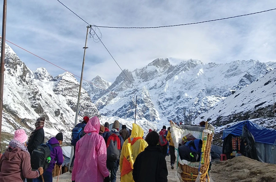 Beautiful view of snow capped mountains at Kedarnath temple