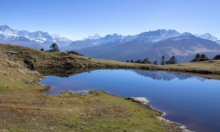 Beautiful lake on the trek route of Kuari pass trek