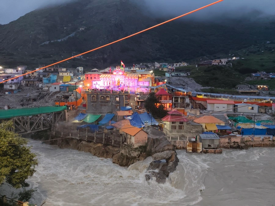 Badrianth temple wide view