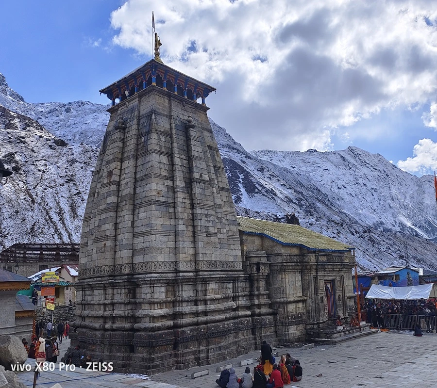 Kedarnath temple with snow covered mountain in the background