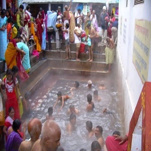 Gaurikund, the hot water spring, first site seeing on day 2 of our kedarnath trek package