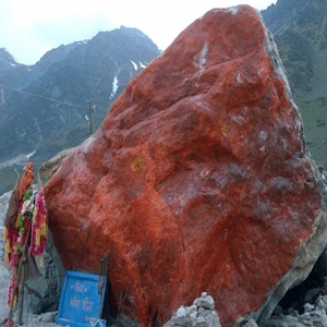 Visit to the Divya shila, the holy rock, located near Yamunotri temple in also included in our Char dham yatra package