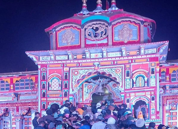 Badrinath temple located near Vasudhara Waterfall