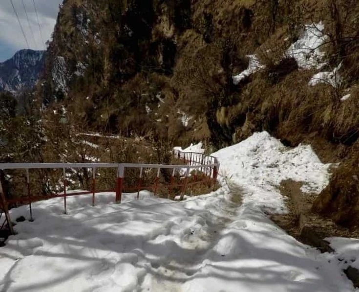 snow covered janki chatti near yamunotri temple