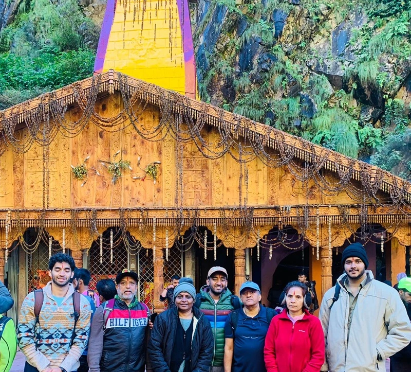 Yamunotri temple group photo